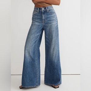 NWT • Madewell • Extra-Wide Leg Jeans in Montauk Wash